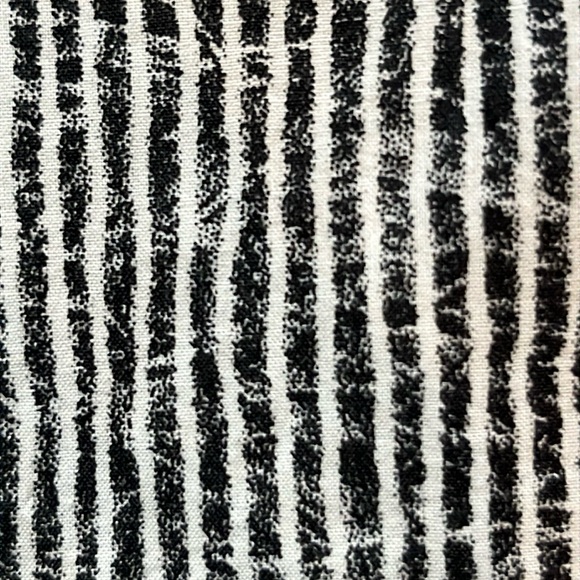 Bugatchi black and white striped button-down shirt with contrasting cuffs - Picture 7 of 8